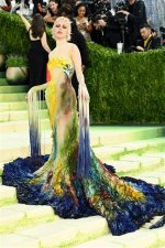 Met Gala Emma Chamberlain: a Deep Dive into Style and Influence